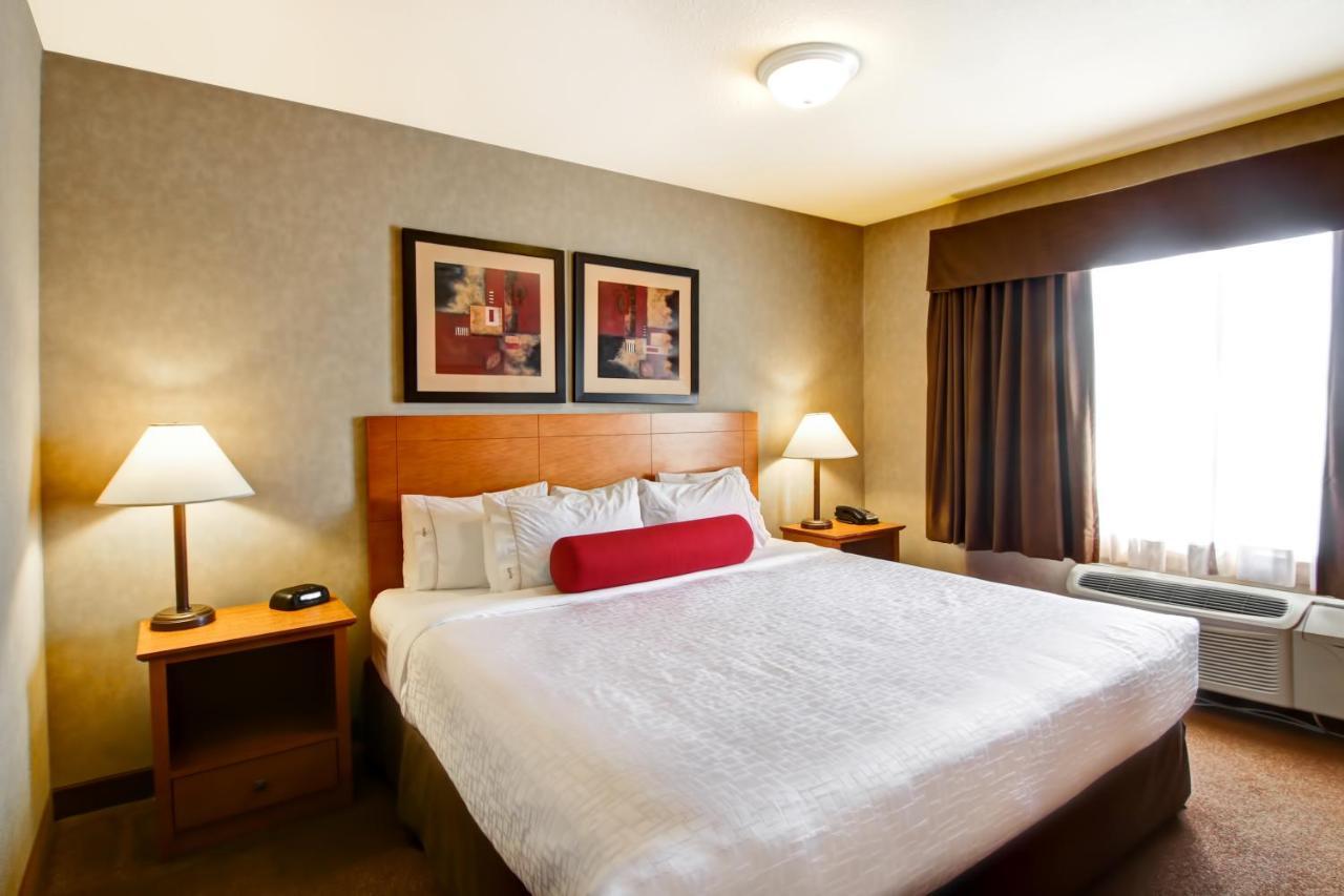 Hotel Ramada By Wyndham Ponoka Exterior foto